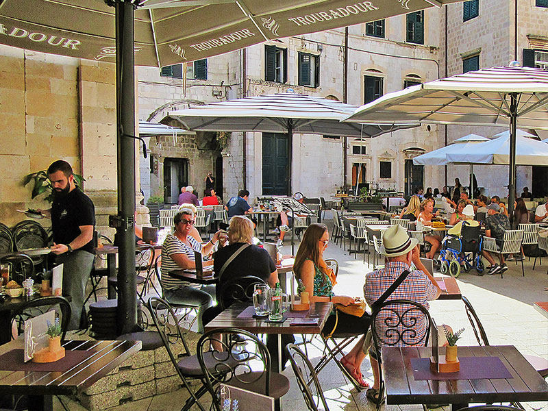 parasol-geant-restaurant parasol-geant-restaurant