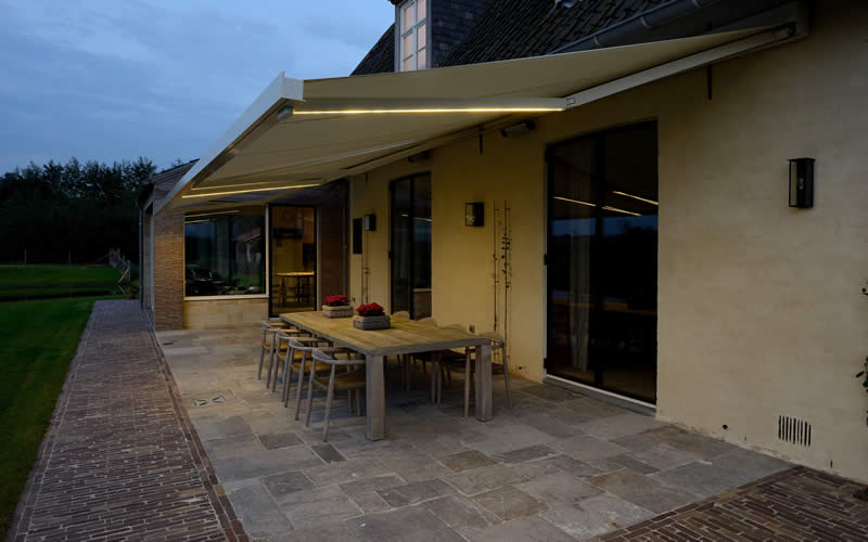 store-banne-terrasse-led-800x500-2 store-banne-terrasse-led-800x500-2