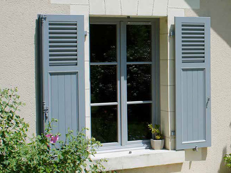 volets-battants-gris-bleu volets-battants-gris-bleu