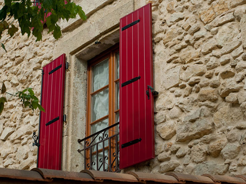 volets-battants-pleins-rouges volets-battants-pleins-rouges